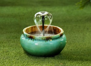 Lyconia Distressed-style Polyresin Water Fountain